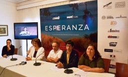 Mesa de conferencia de prensa