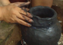 mano ceramica itá